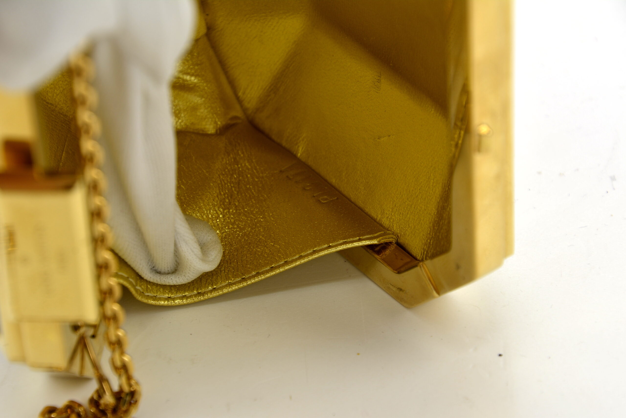 Minaudière Dorée Yamamoto & CO - Soie Extérieure, Finition Métallique, Style Sac De Soirée, Occasion