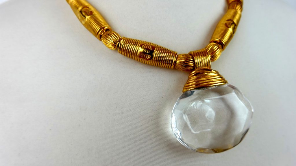 Collier Vintage Pendentif Métal Doré - Élégant Occasion - Sans Marque