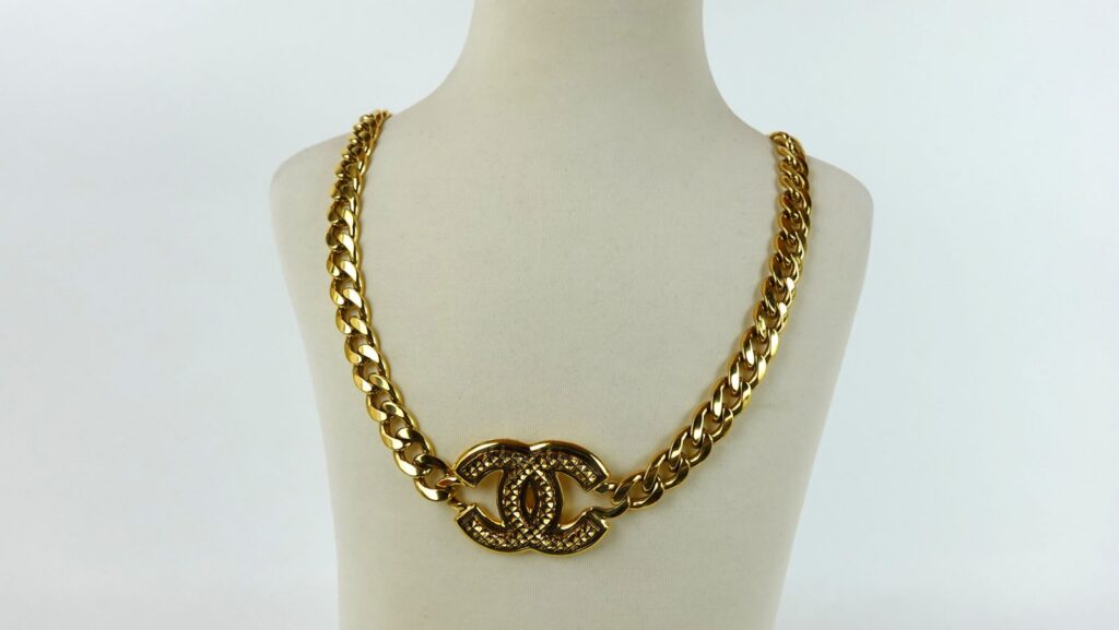collier-chanel-cc-metal-dore-1 collier-chanel-cc-metal-dore-1