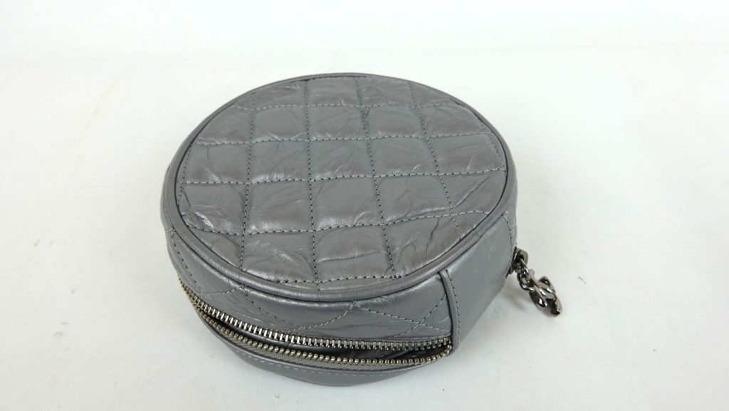 pochette-chanel-ronde-cuir-gris-1 pochette-chanel-ronde-cuir-gris-1